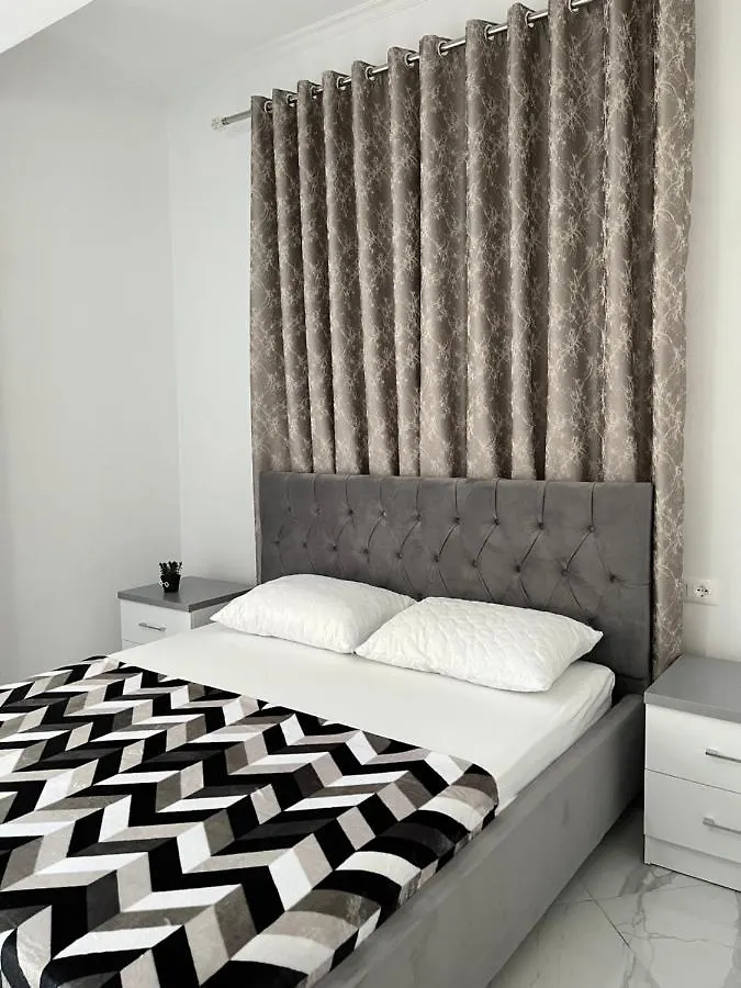 Xhefri'S Apartments Vlorë