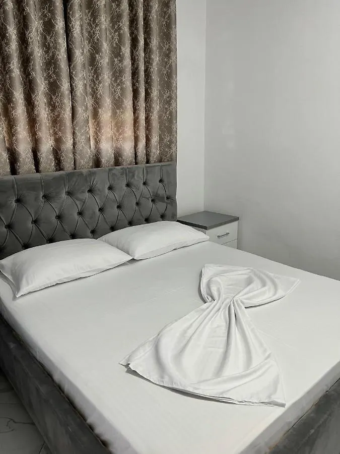Xhefri'S Apartments Wlora