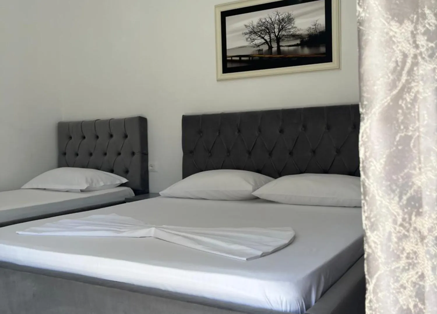 Xhefri'S Apartments Wlora