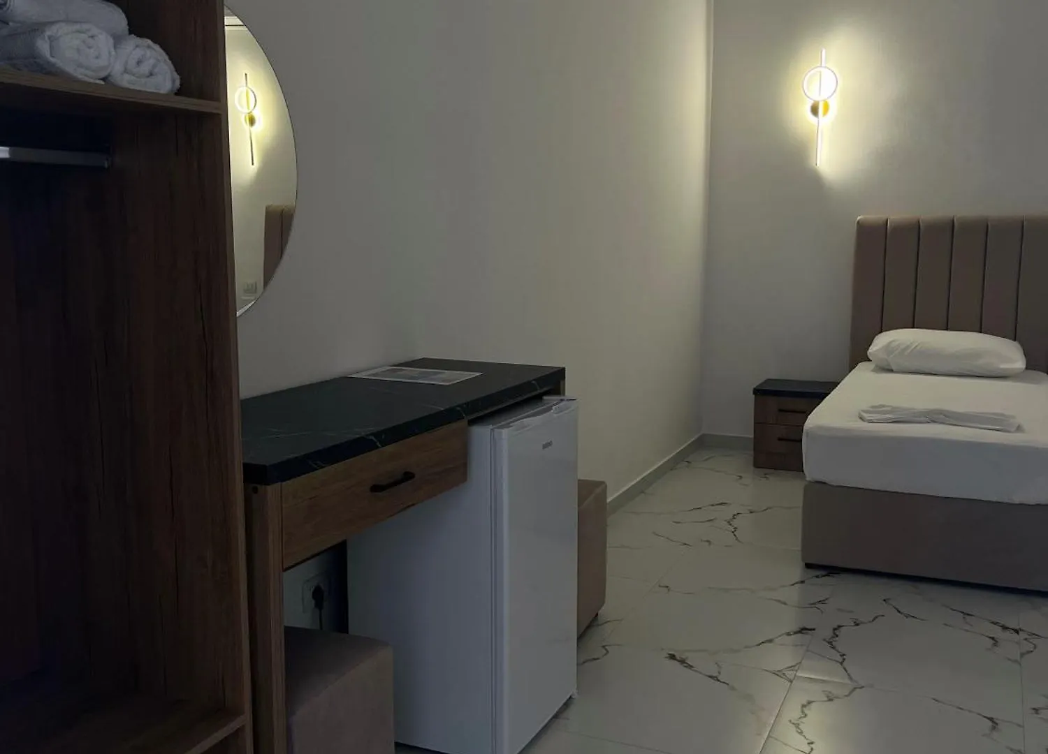 Xhefri'S Apartments Wlora 0*,  Albania