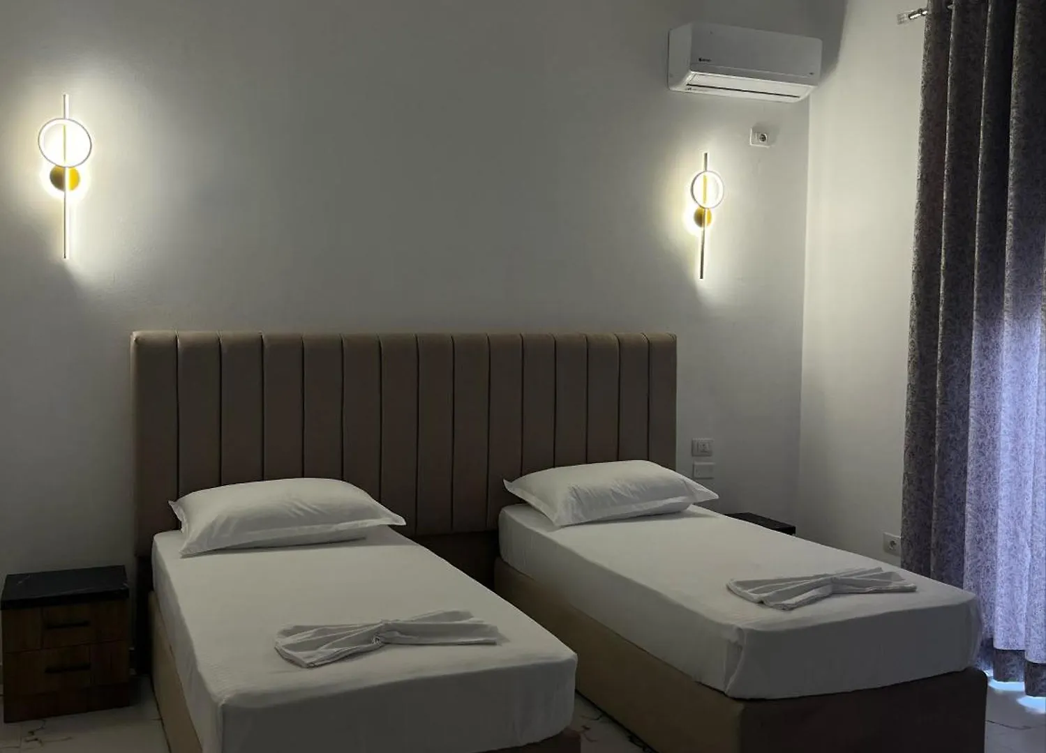 Xhefri'S Apartments Wlora