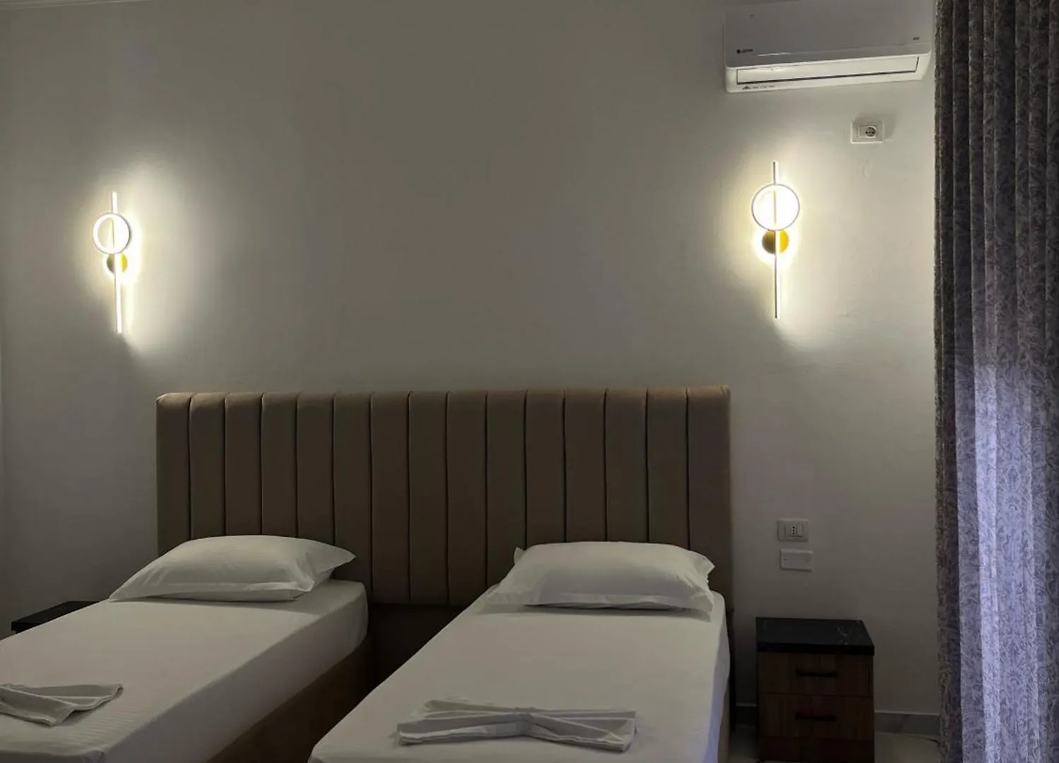 Xhefri'S Apartments Wlora