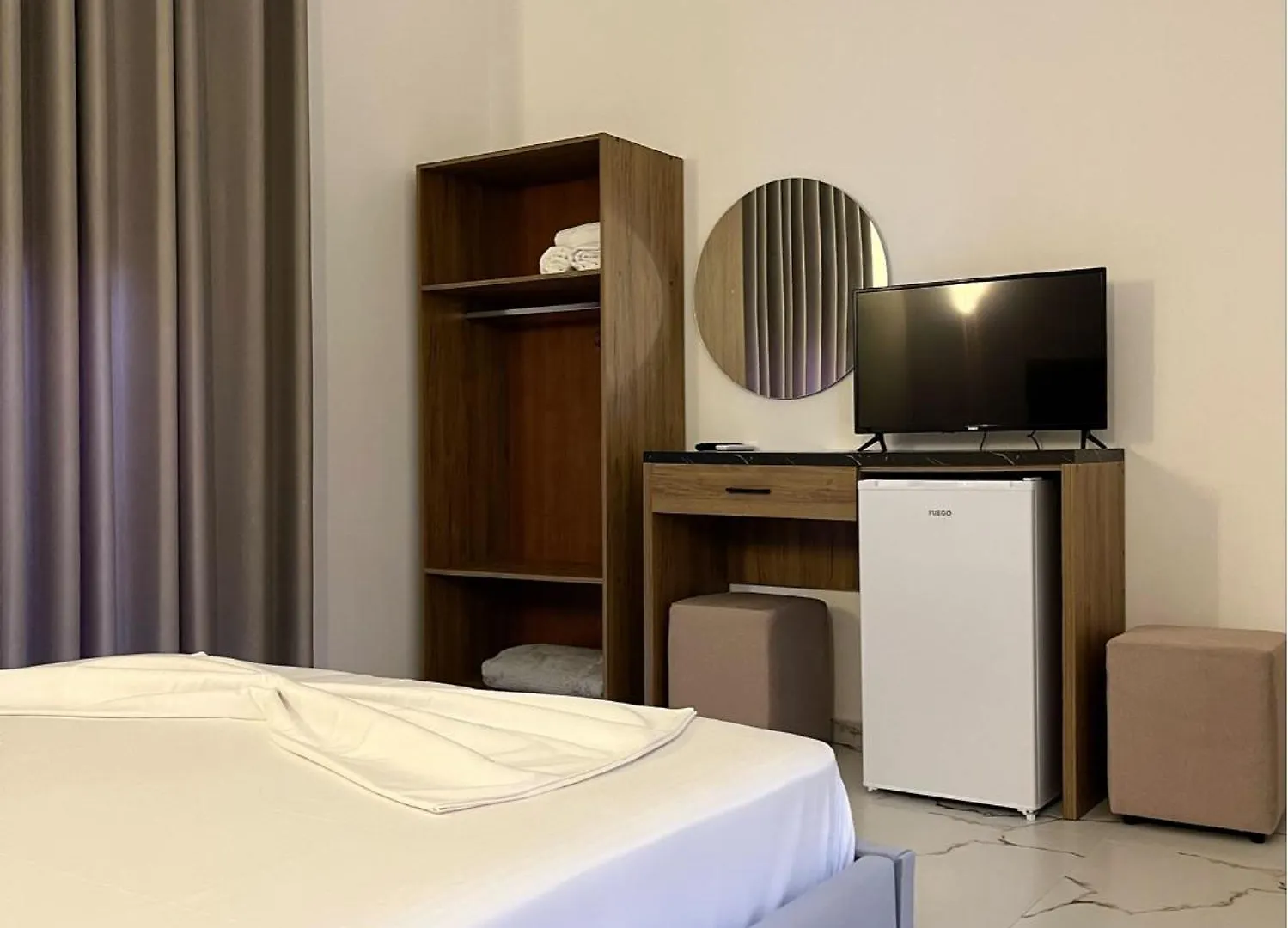 Xhefri'S Apartments Wlora