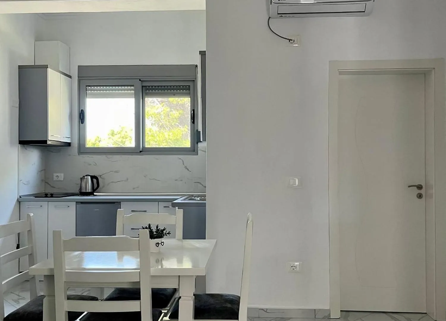 Xhefri'S Apartments Vlorë