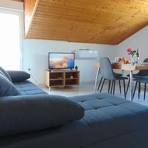 https://apartment-2.hotelinzadar.com