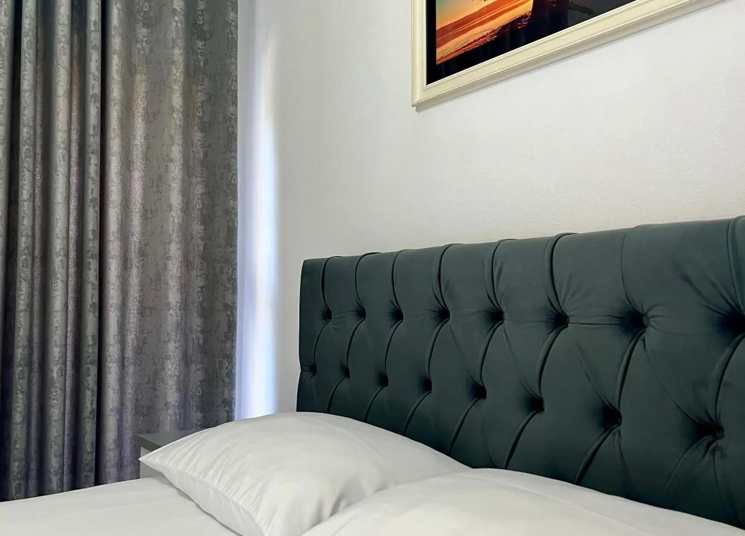 Xhefri'S Apartments Vlore 0*,