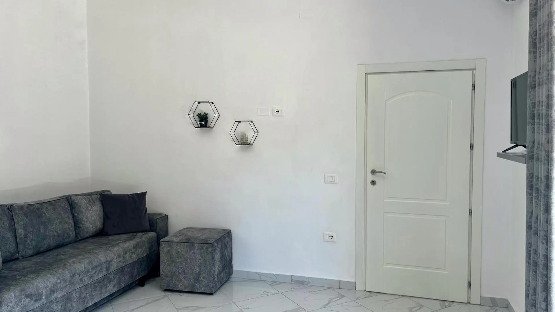Xhefri'S Apartments Vlorë