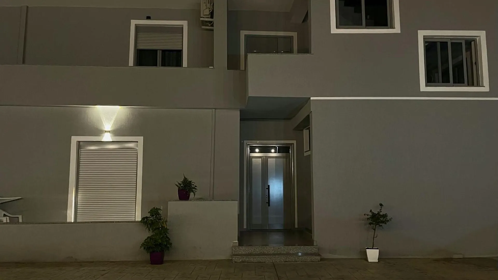 Xhefri'S Apartments Vlorë アルバニア
